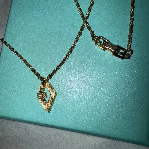 Givenchy gold plated necklace - Picture 3 of 4